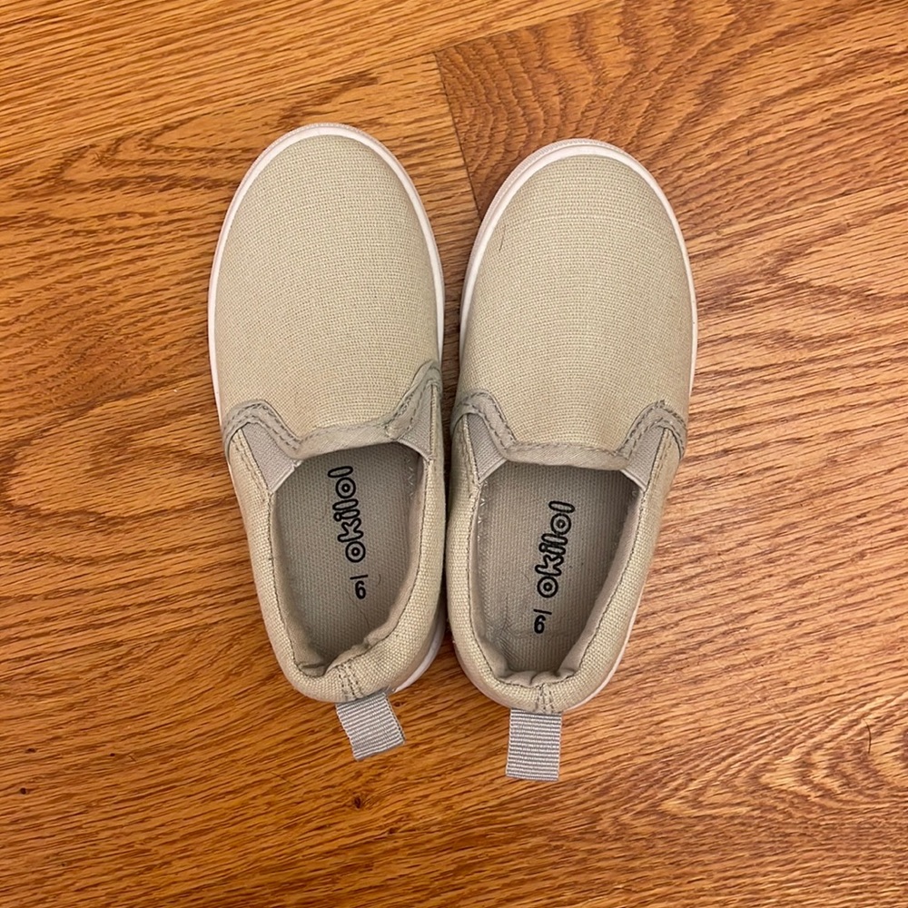 Never worn! Toddler canvas slip on sneakers, beige. Size 9